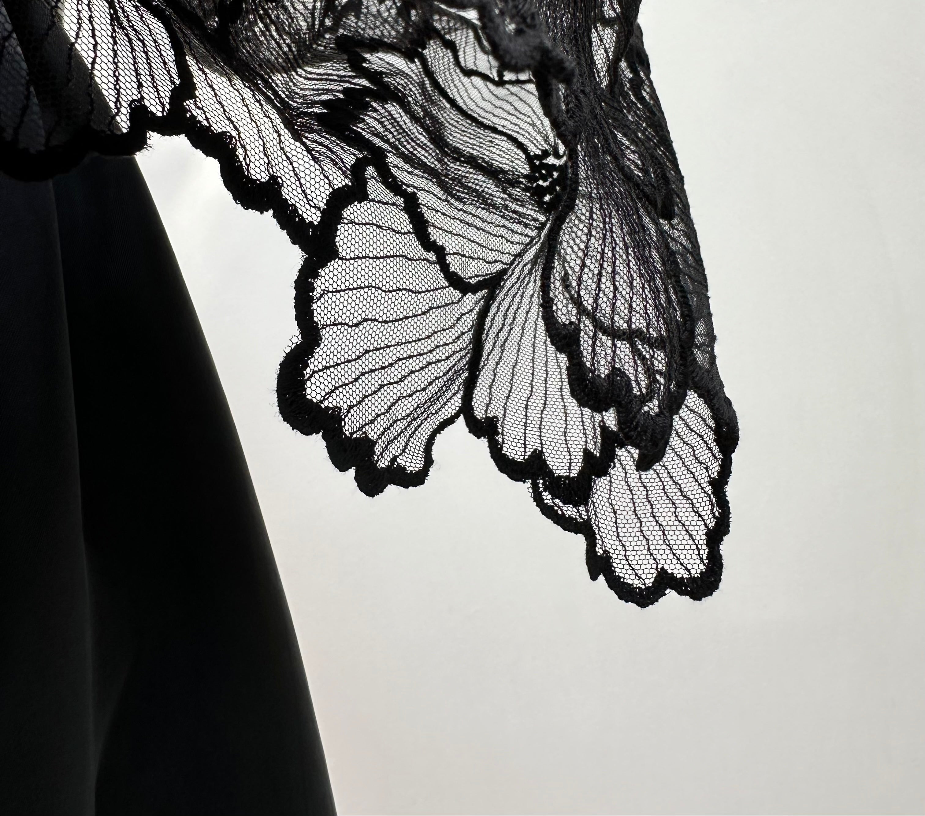 La femme fatale lingerie collection-Elegant 3/4 Kimono Night Robe with Lace Sleeves Noir