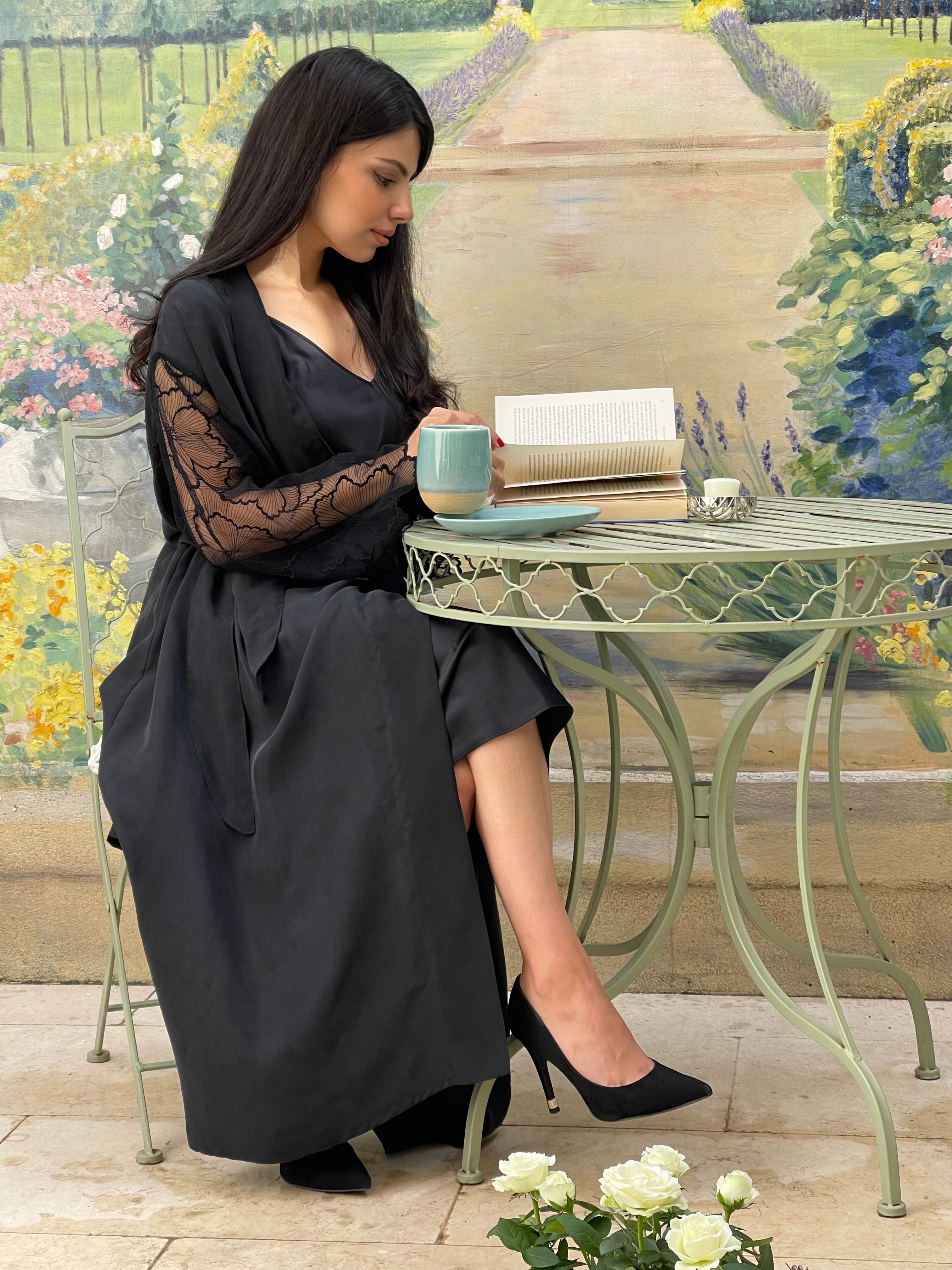 Elegant Long Kimono Night Robe with Lace Sleeves Noir