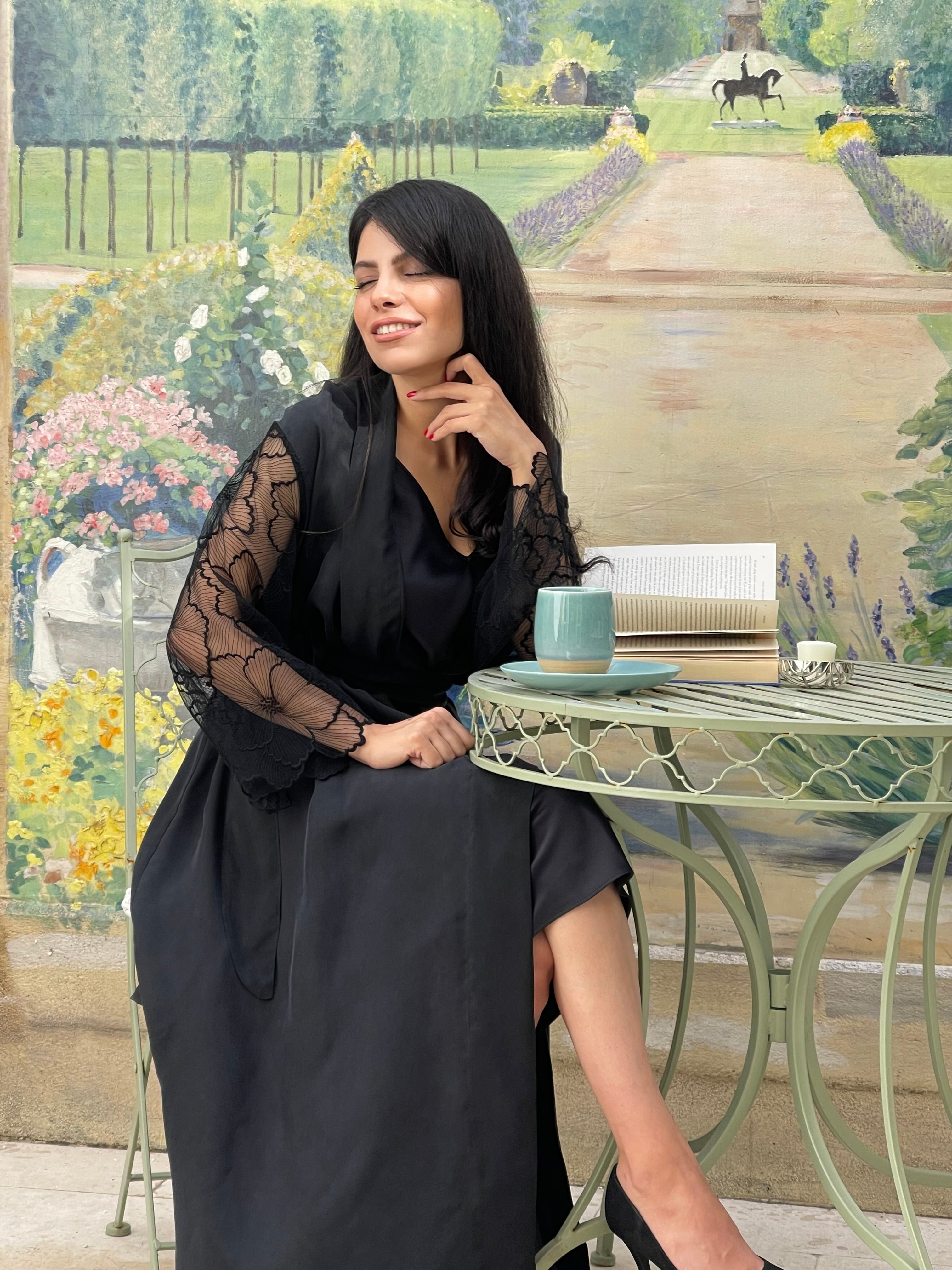 Elegant Long Kimono Night Robe with Lace Sleeves Noir